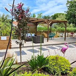 Aparthotel Logis Le Nid Du Pont De Gau